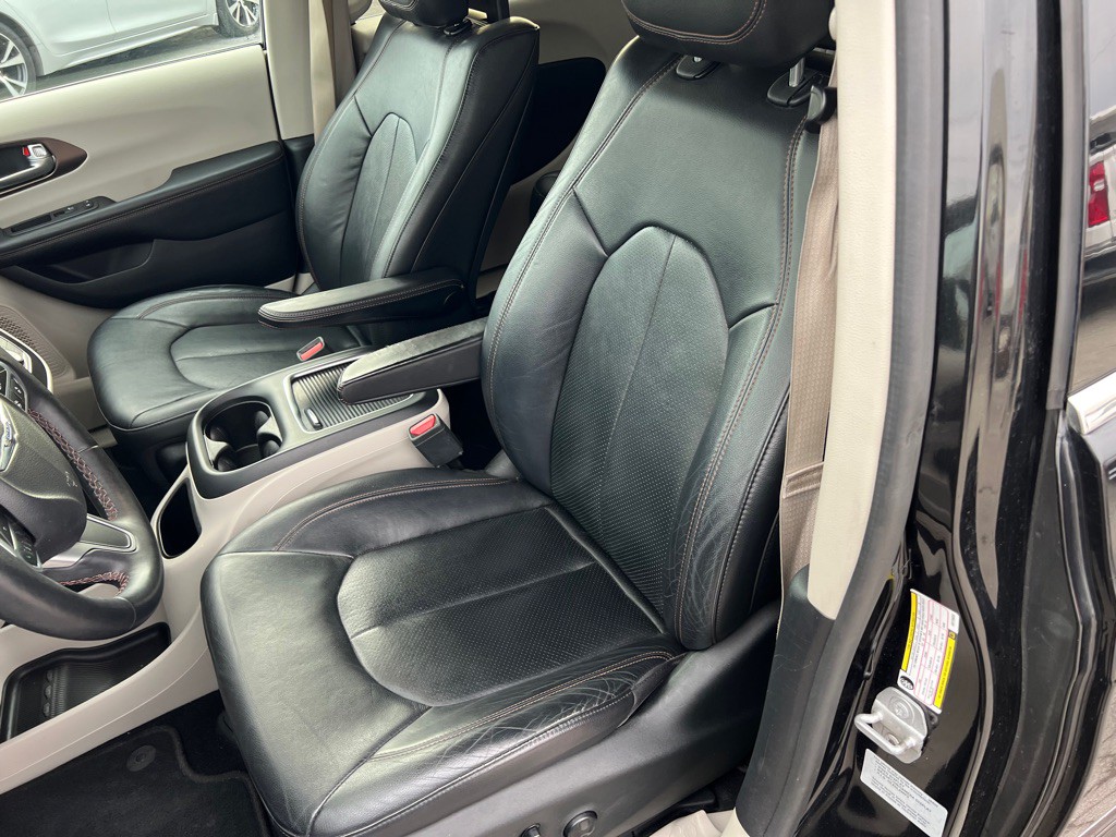2017 Chrysler Pacifica Image 26