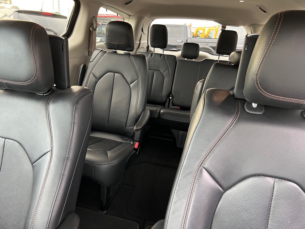 2017 Chrysler Pacifica Image 28