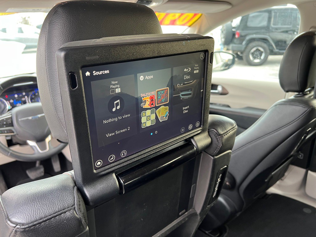 2017 Chrysler Pacifica Image 29