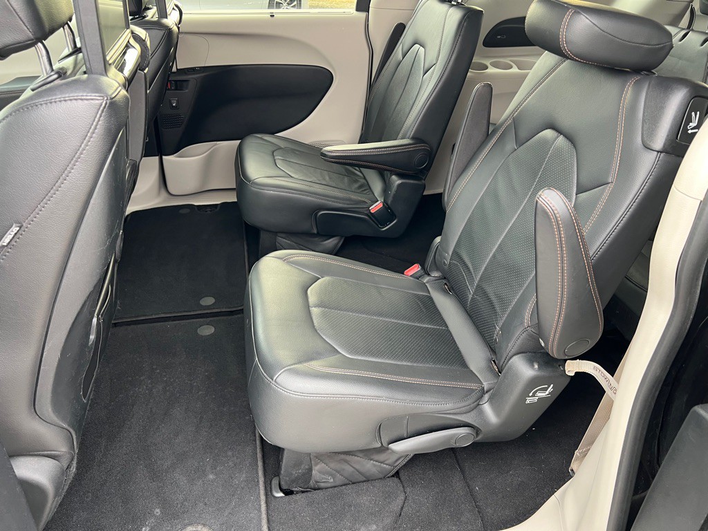 2017 Chrysler Pacifica Image 30