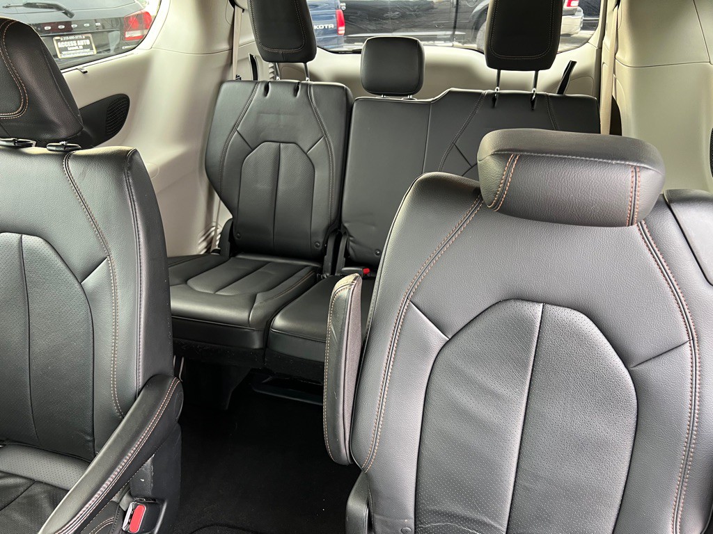 2017 Chrysler Pacifica Image 31