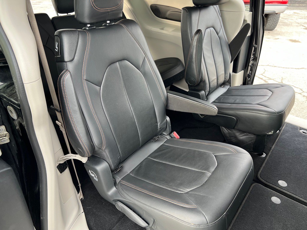 2017 Chrysler Pacifica Image 33