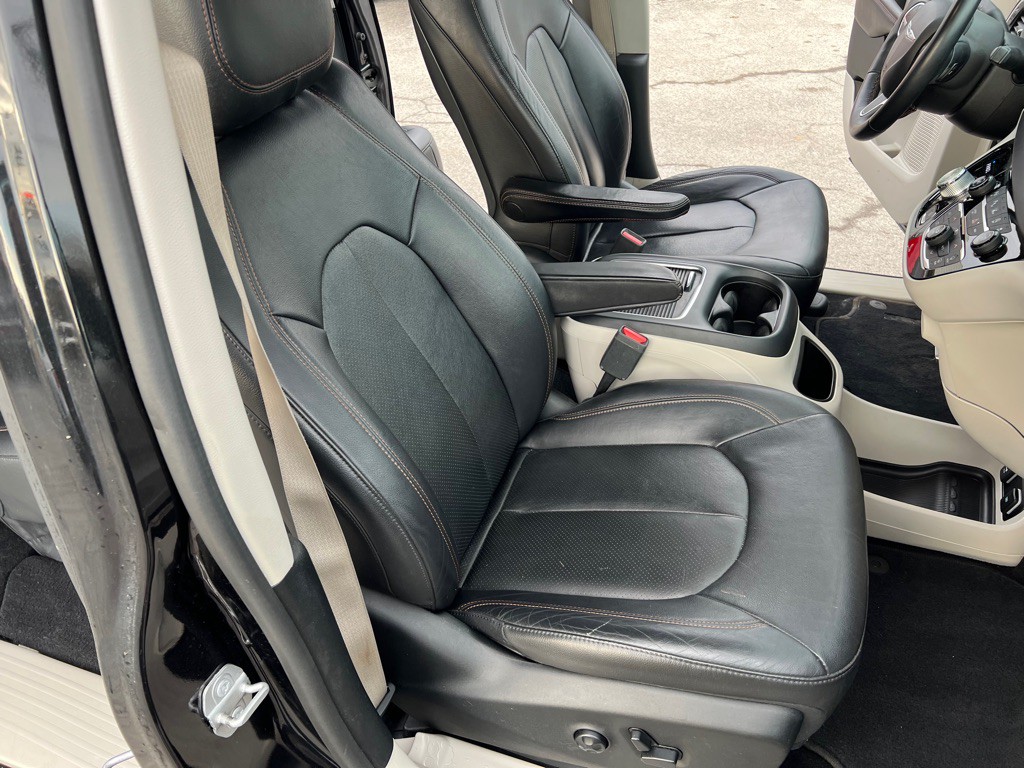2017 Chrysler Pacifica Image 34