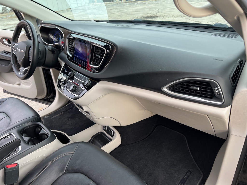 2017 Chrysler Pacifica Image 35
