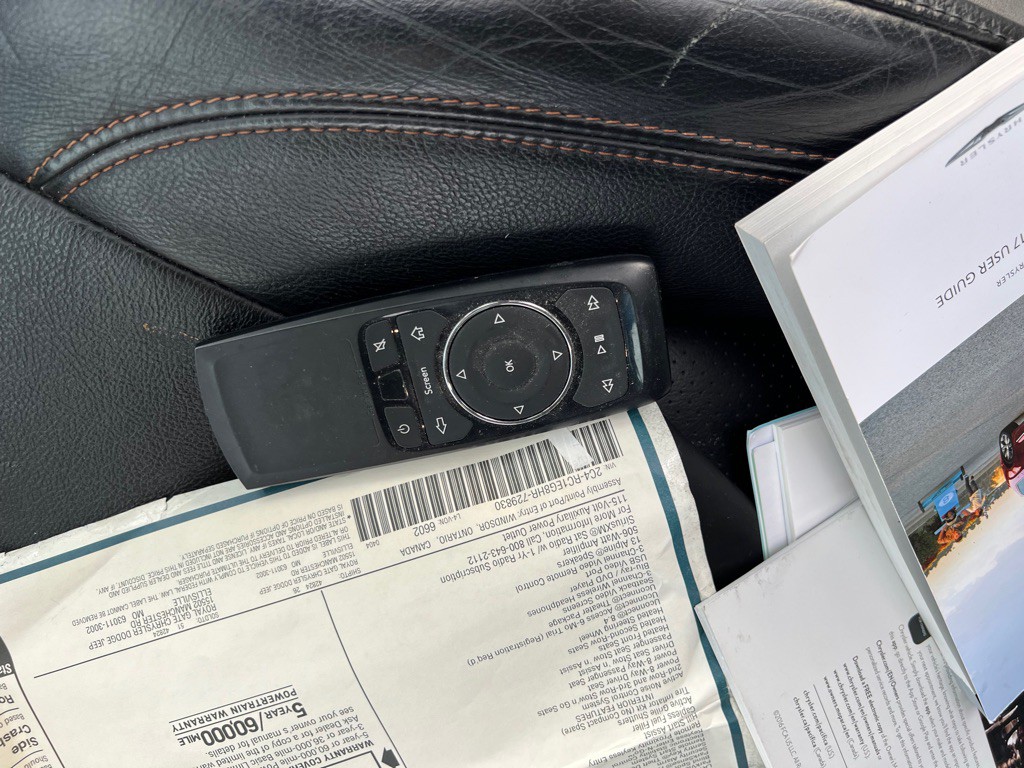 2017 Chrysler Pacifica Image 38