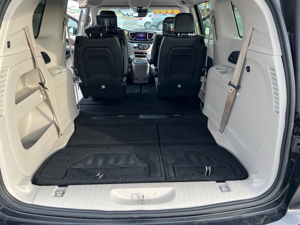 2017 Chrysler Pacifica Image 39