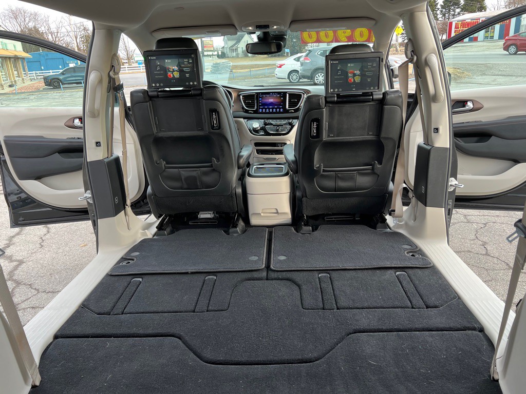 2017 Chrysler Pacifica Image 44