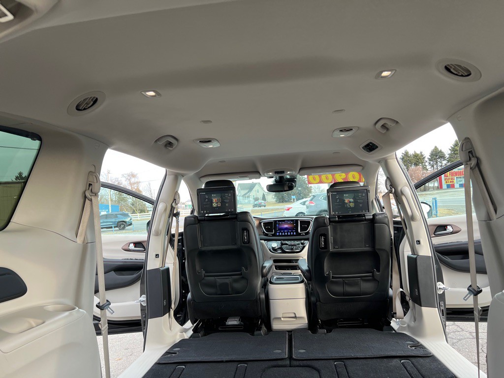 2017 Chrysler Pacifica Image 45