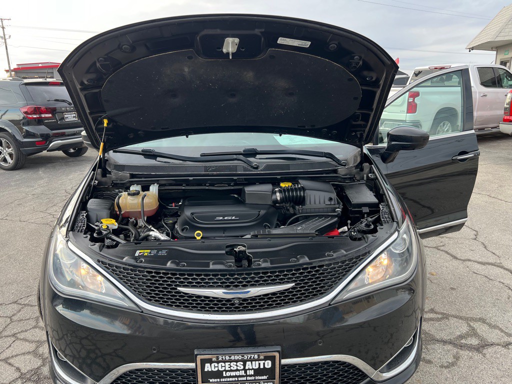 2017 Chrysler Pacifica Image 52