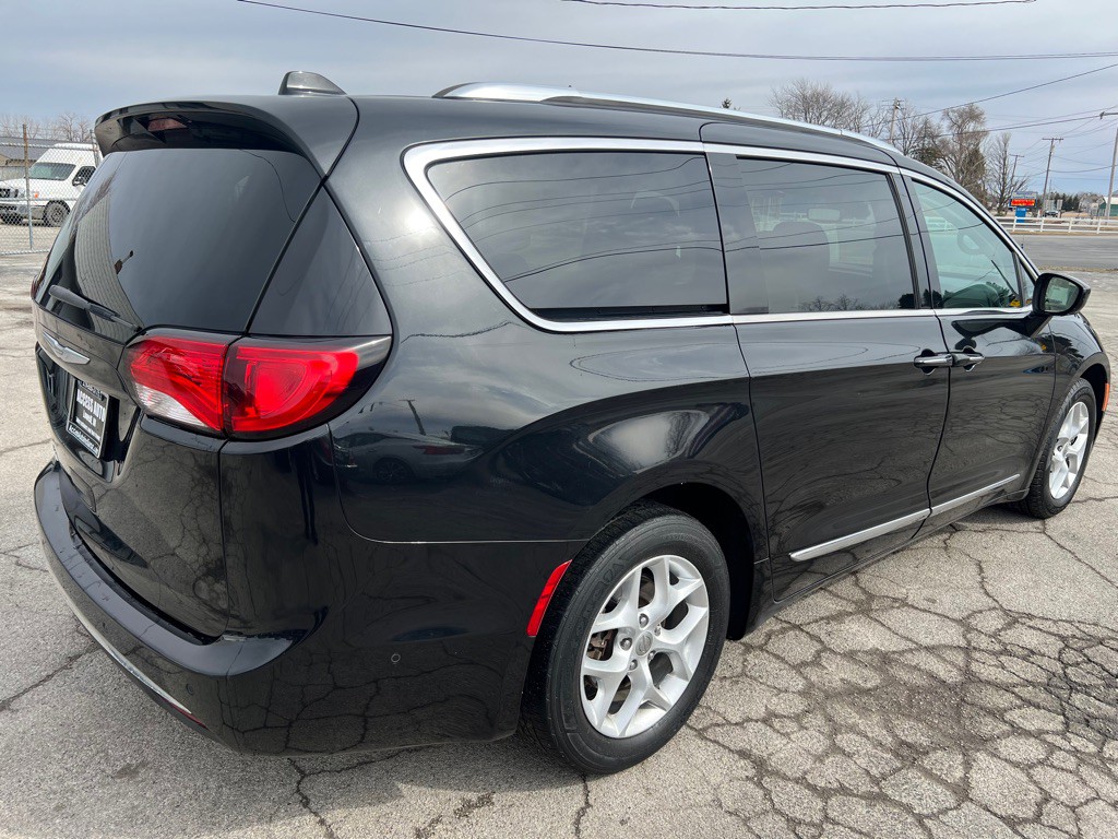 2017 Chrysler Pacifica Image 56