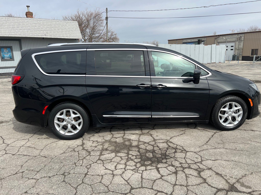 2017 Chrysler Pacifica Image 57