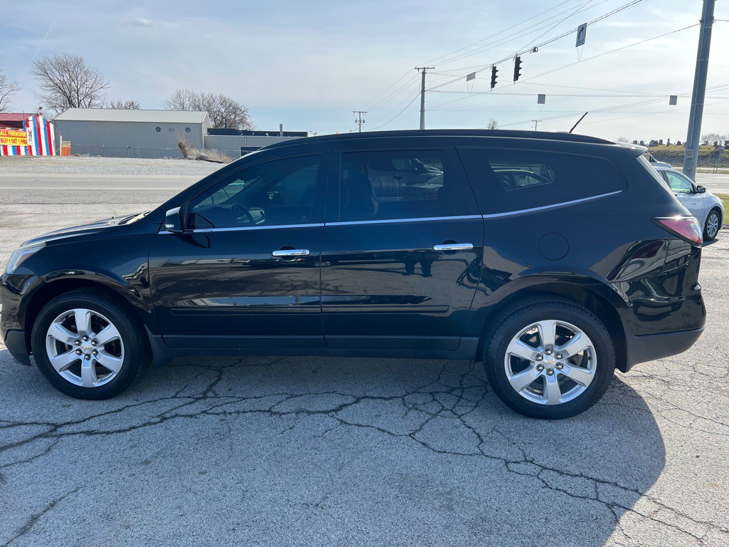 2017 Chevrolet Traverse Image 2