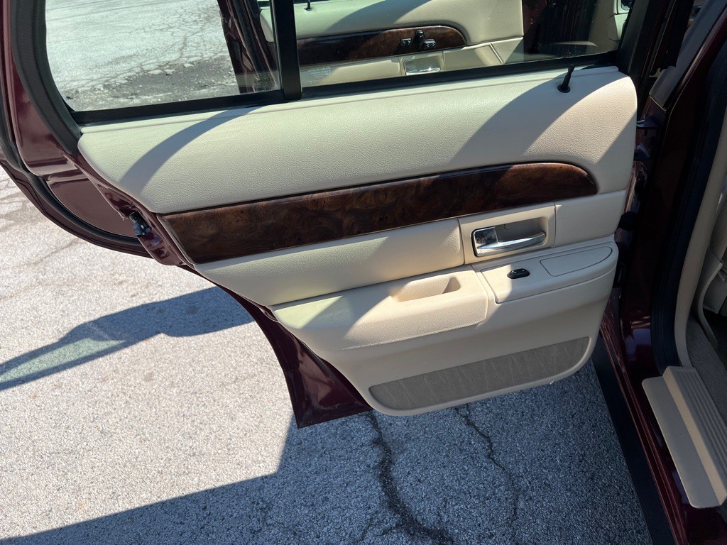2008 Mercury Grand Marquis Image 25