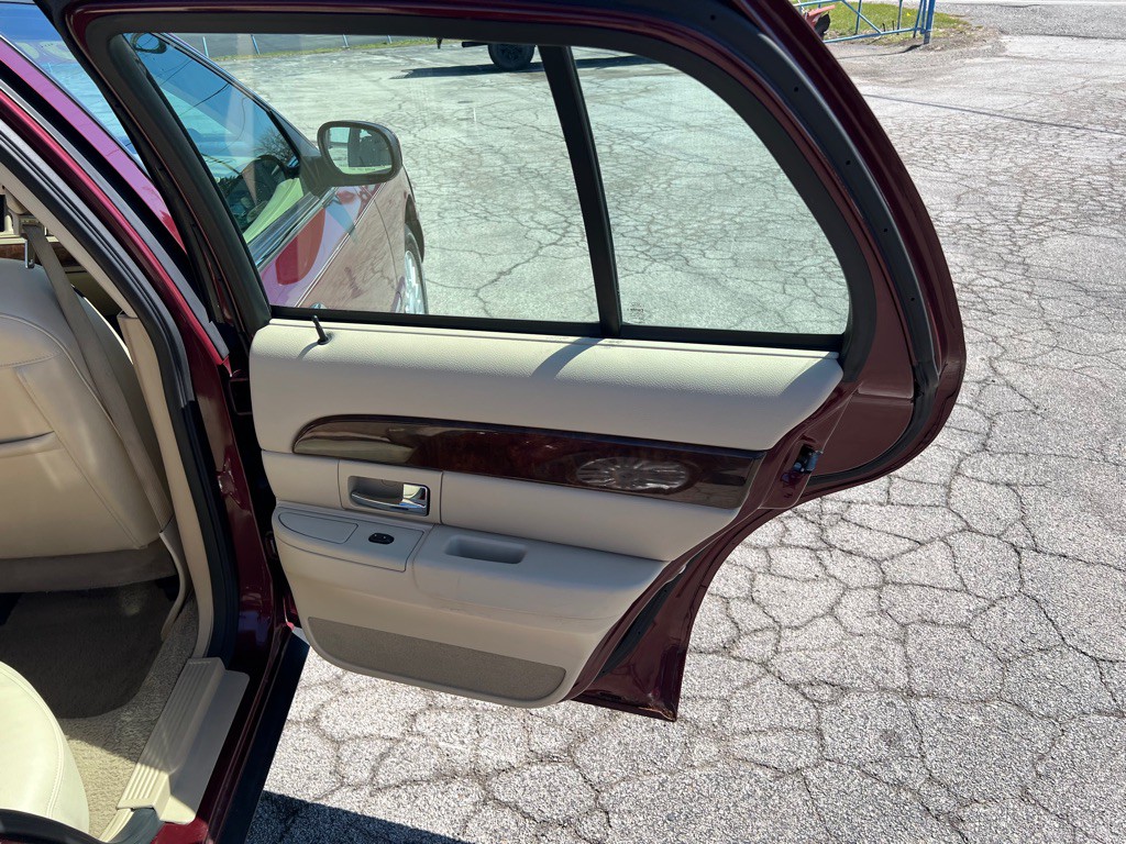 2008 Mercury Grand Marquis Image 35