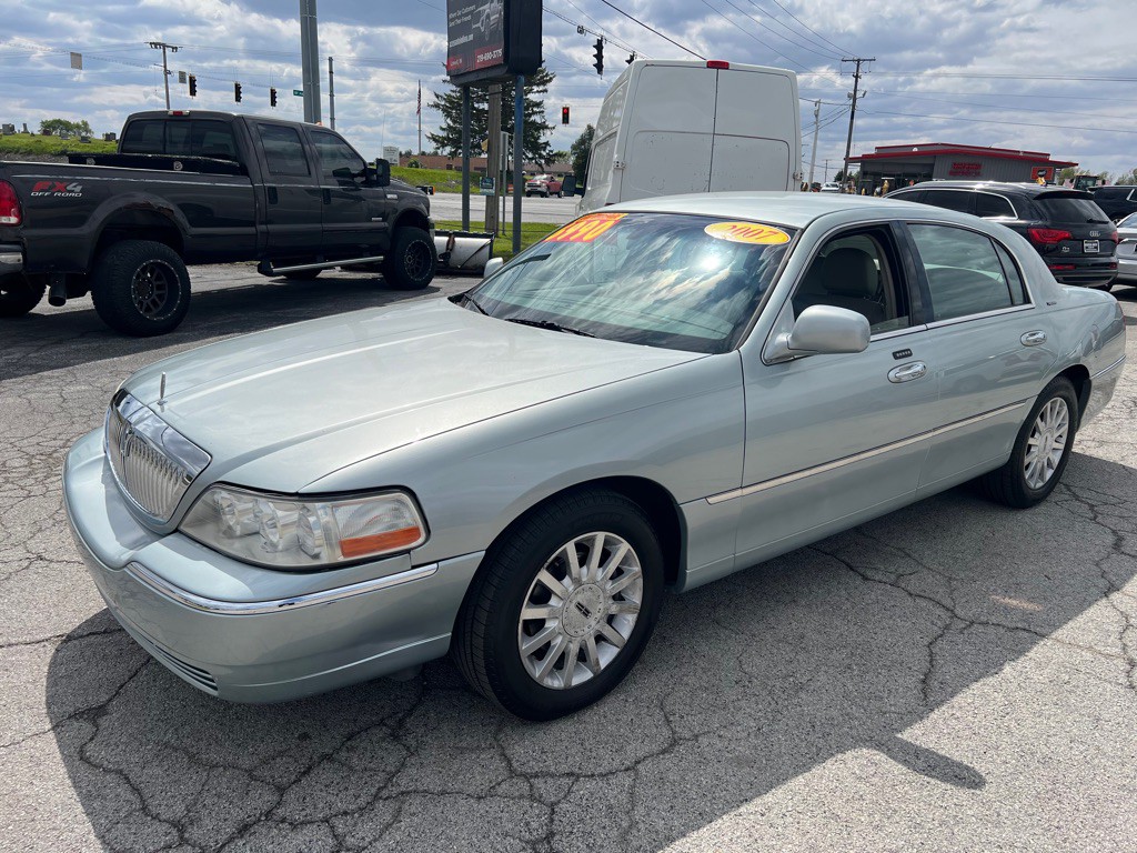 2007 Lincoln Town Car Image 1