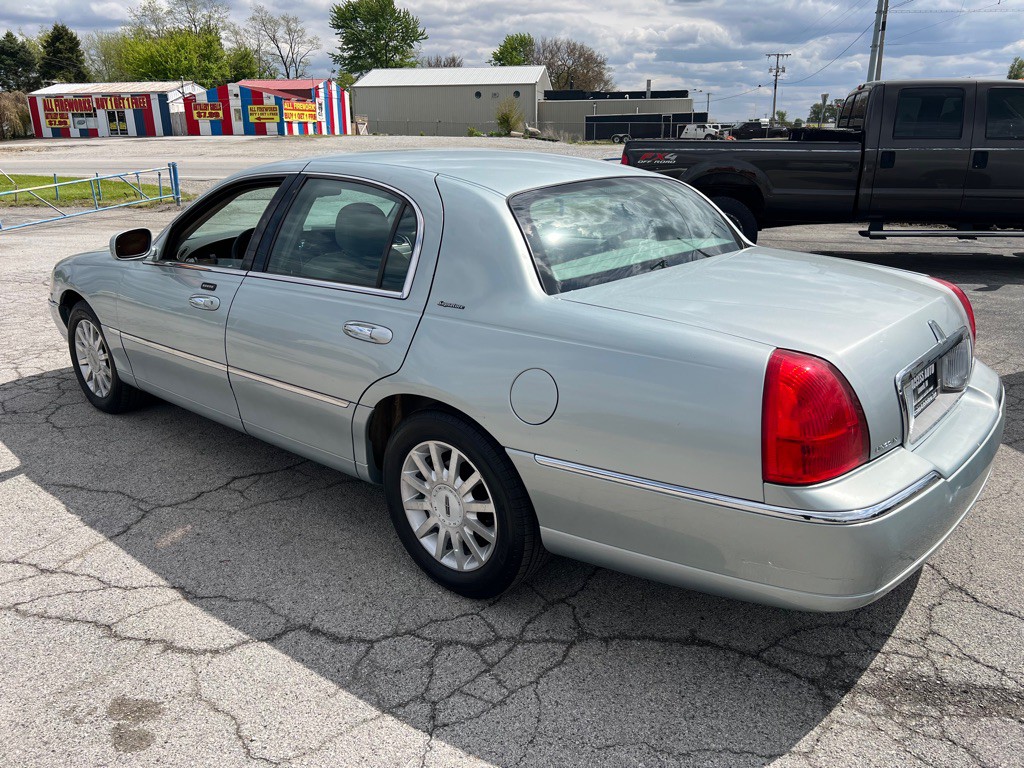 2007 Lincoln Town Car Image 3