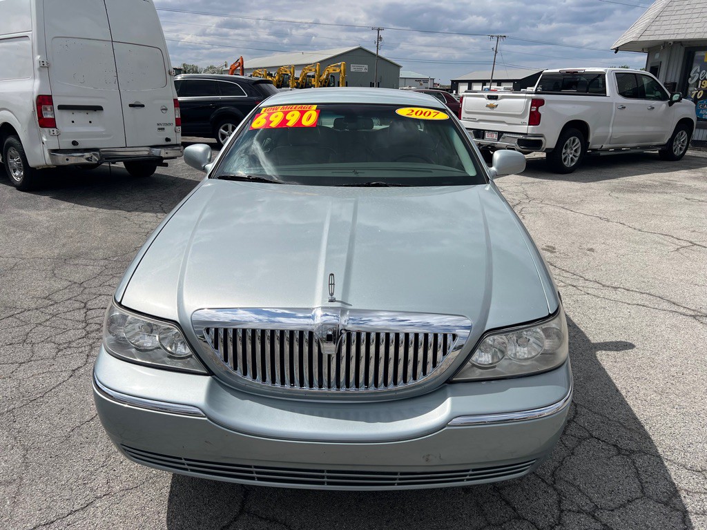 2007 Lincoln Town Car Image 8