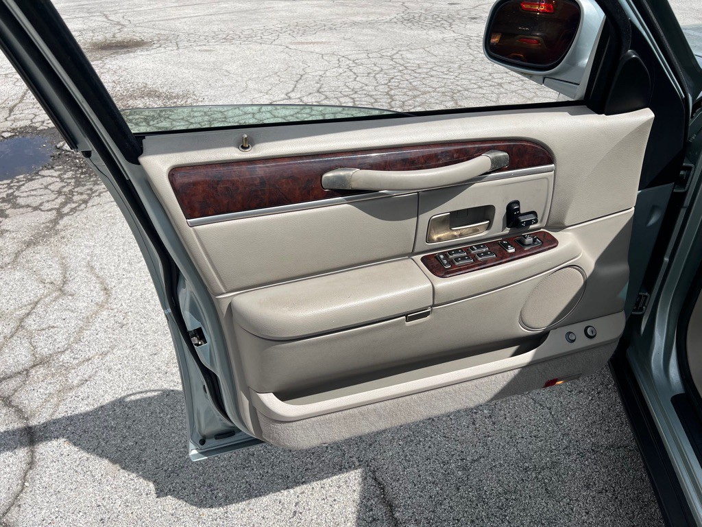 2007 Lincoln Town Car Image 10