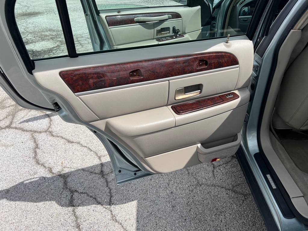 2007 Lincoln Town Car Image 12