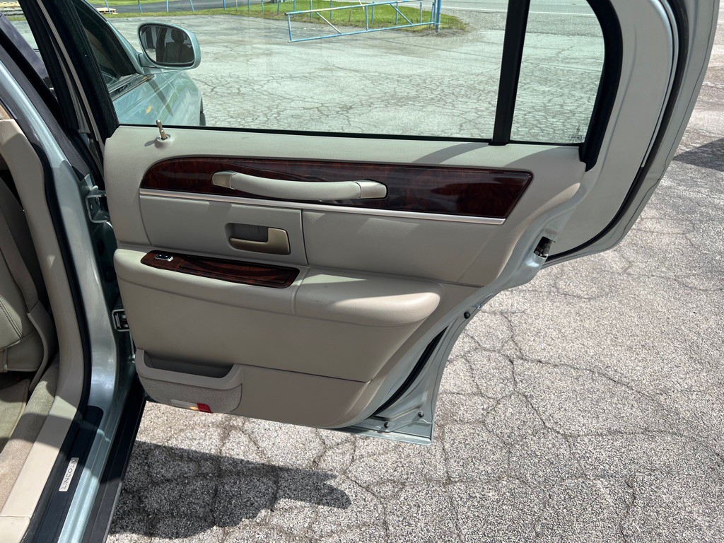 2007 Lincoln Town Car Image 18