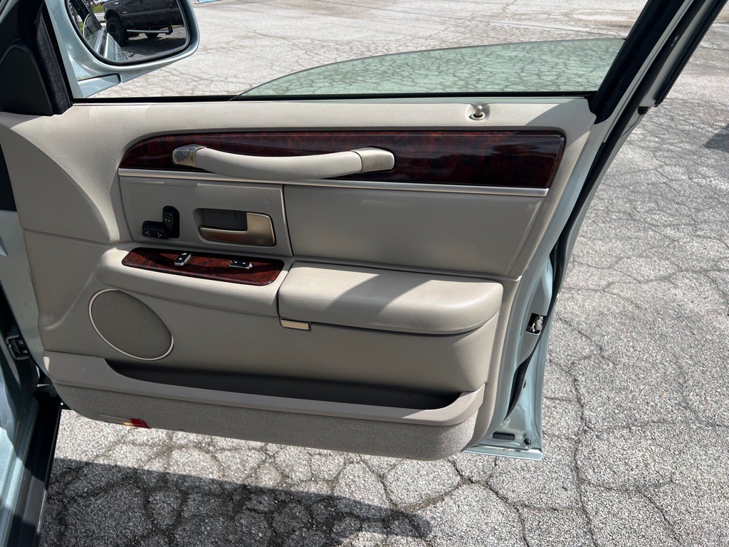 2007 Lincoln Town Car Image 20