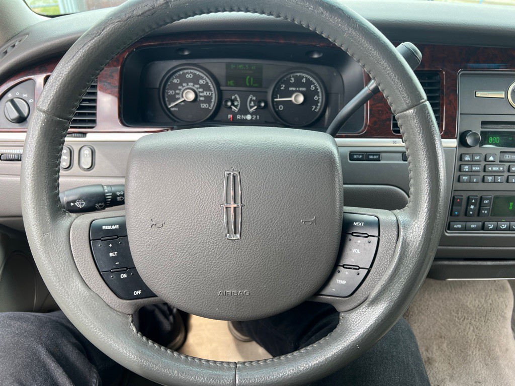 2007 Lincoln Town Car Image 24