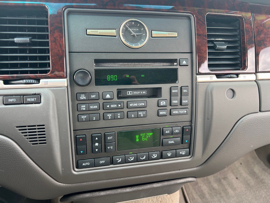 2007 Lincoln Town Car Image 25