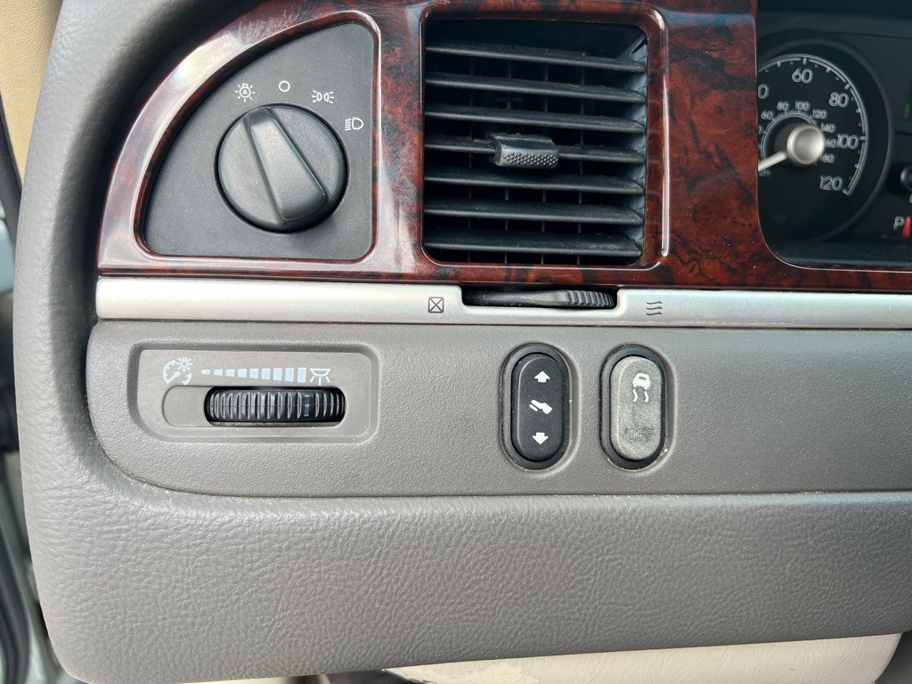 2007 Lincoln Town Car Image 27