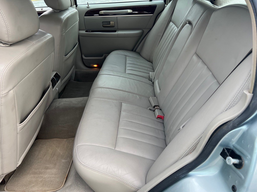 2007 Lincoln Town Car Image 30