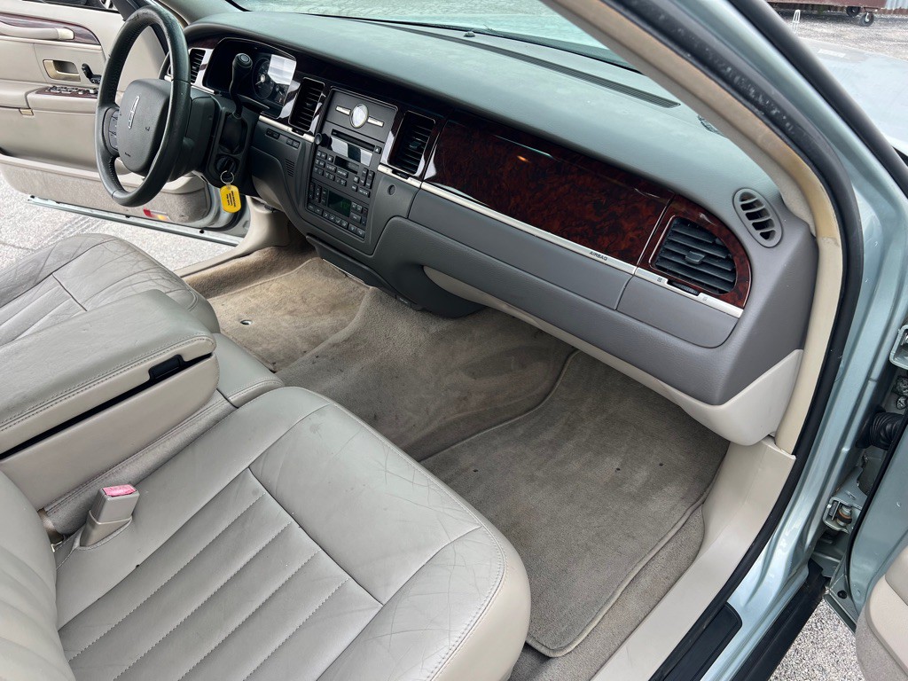 2007 Lincoln Town Car Image 34