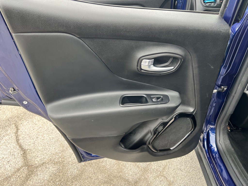 2017 Jeep Renegade Image 12