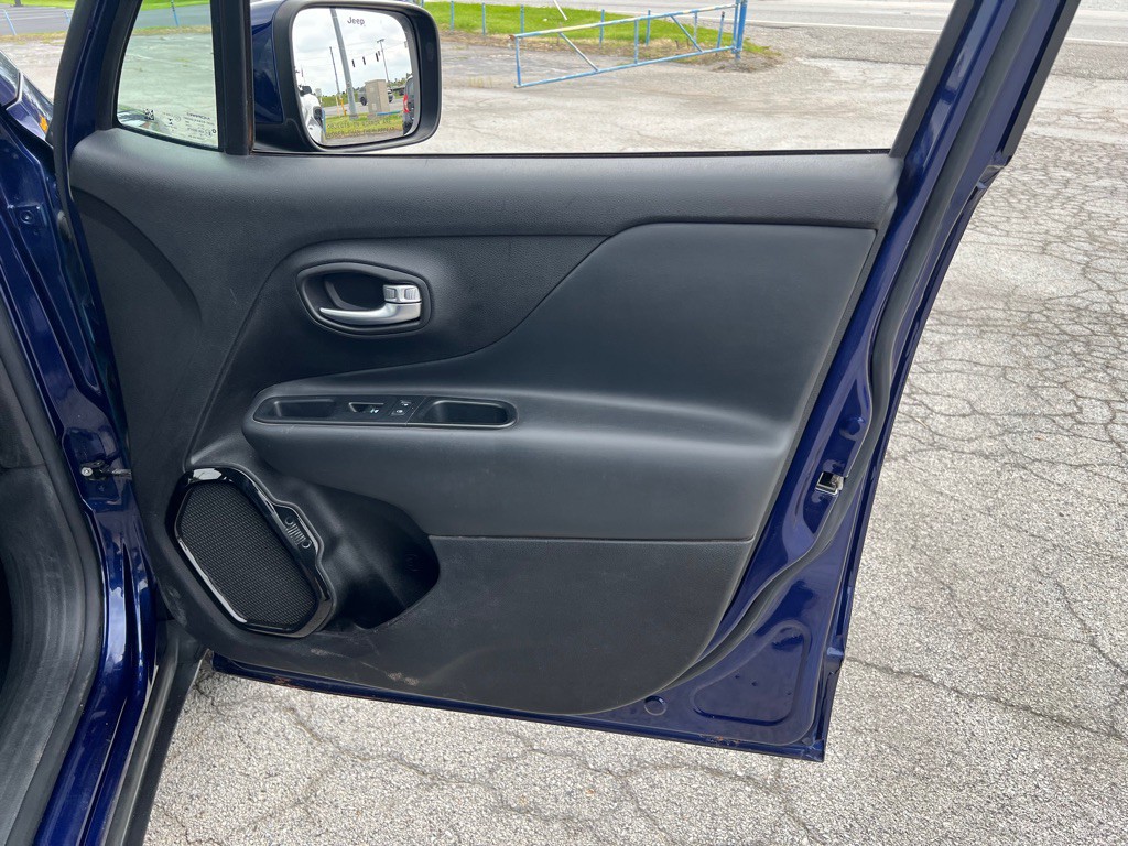 2017 Jeep Renegade Image 21