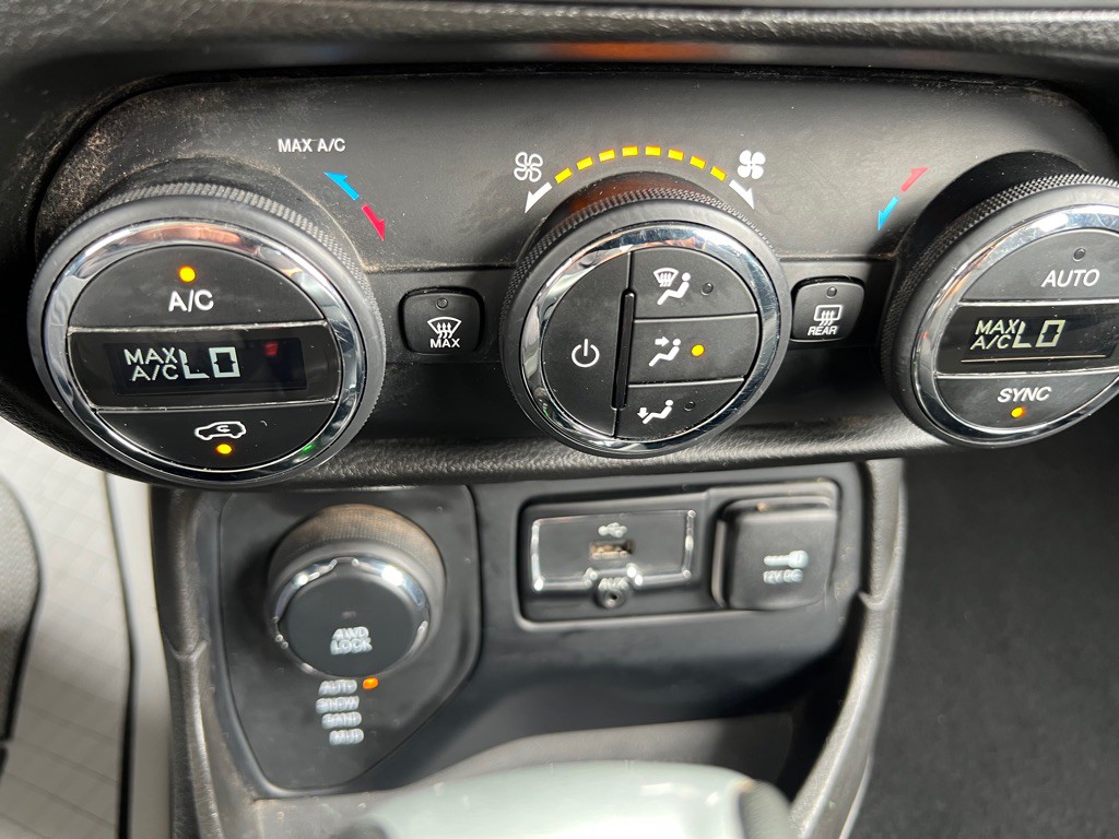 2017 Jeep Renegade Image 30
