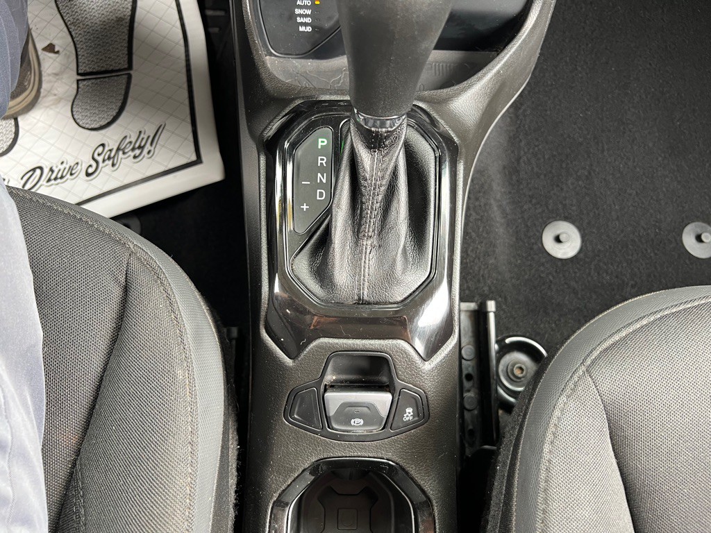 2017 Jeep Renegade Image 31