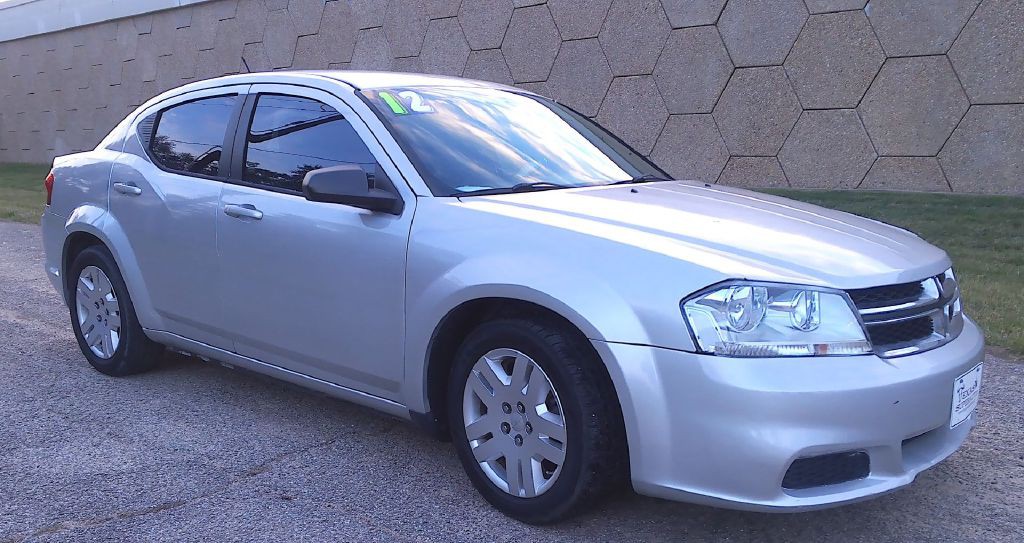 2012 Dodge Avenger Image 1