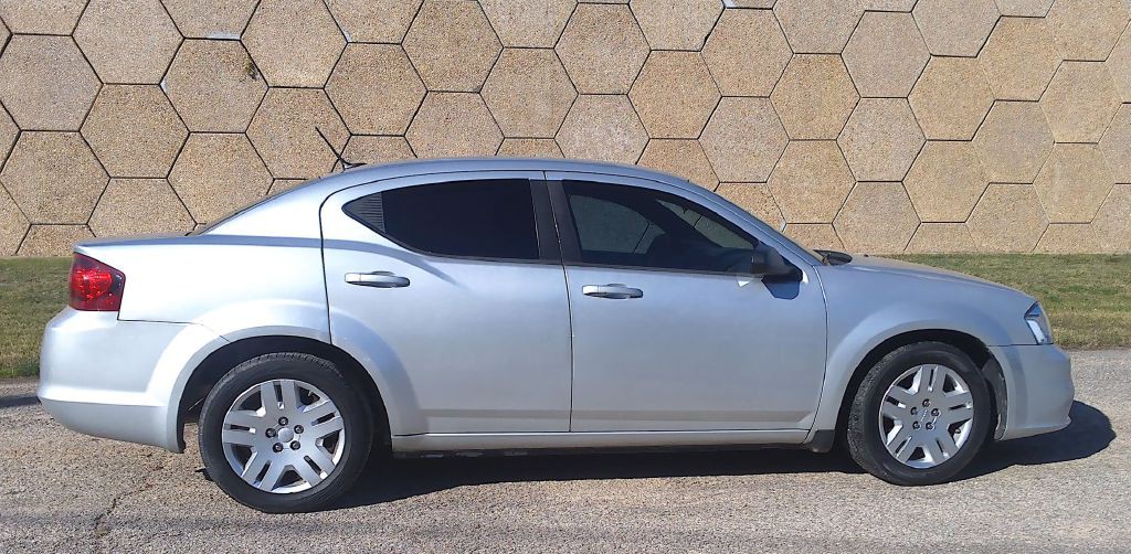 2012 Dodge Avenger Image 8