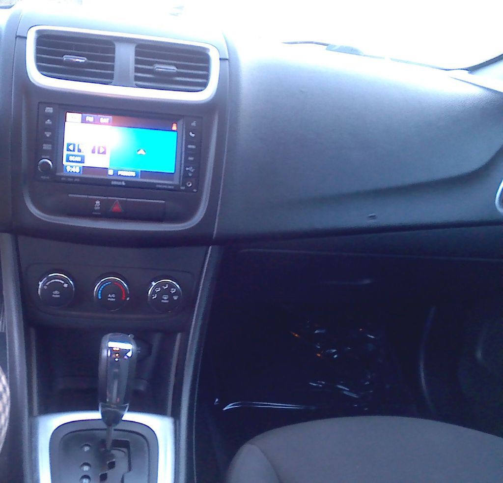 2012 Dodge Avenger Image 13