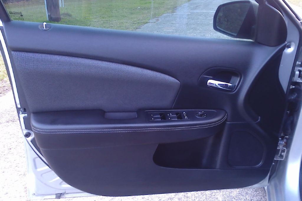 2012 Dodge Avenger Image 15