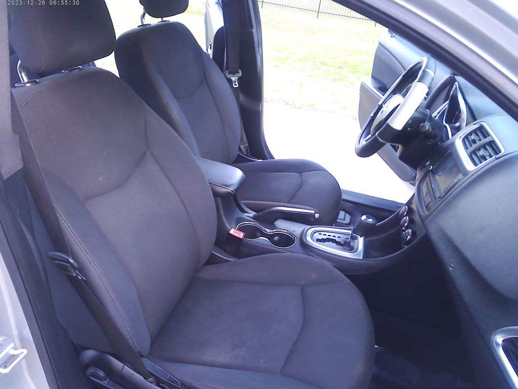 2012 Dodge Avenger Image 19