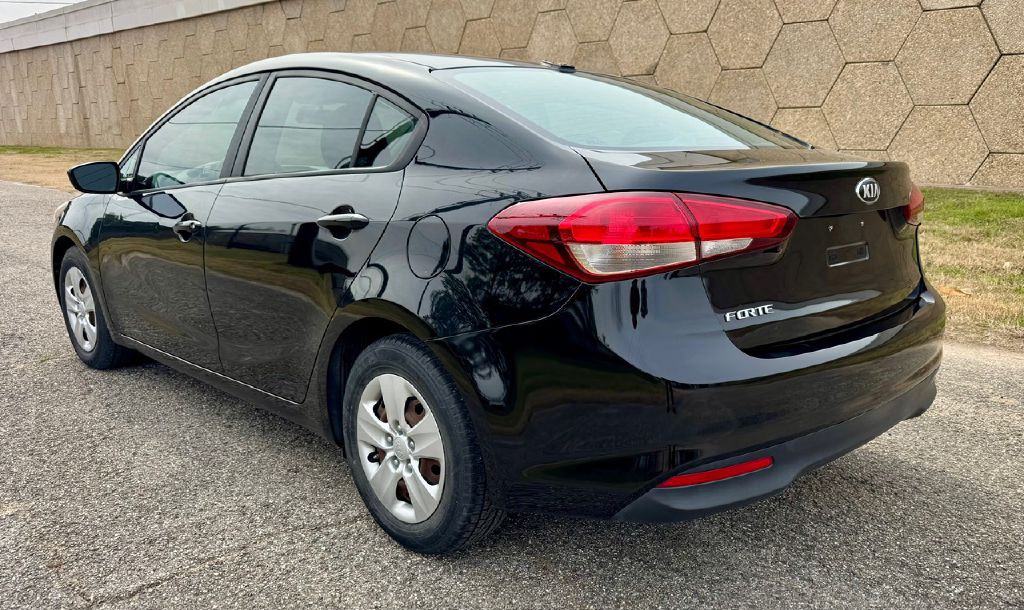 2017 Kia Forte Image 5