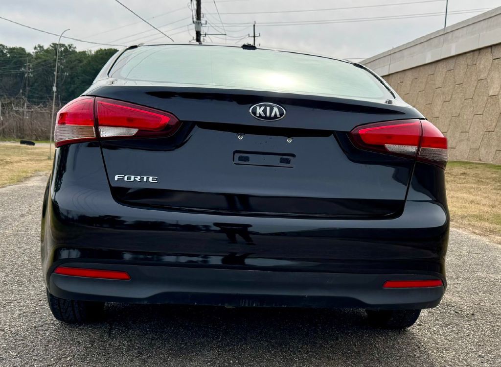 2017 Kia Forte Image 6