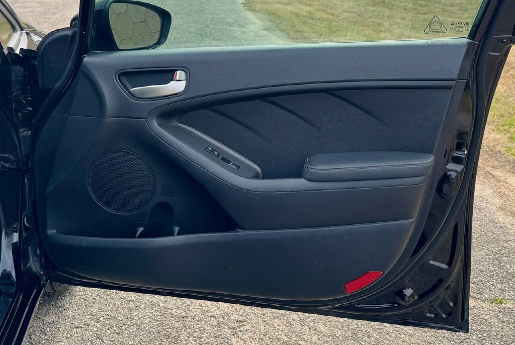 2017 Kia Forte Image 15