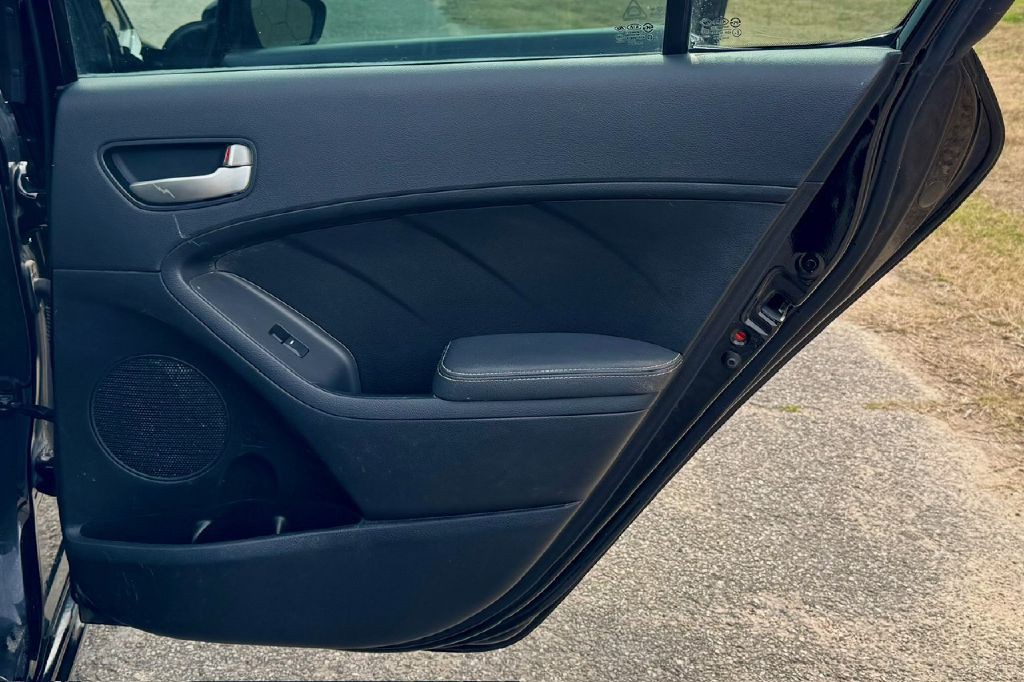 2017 Kia Forte Image 16