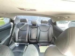 2011 Hyundai Elantra Image 3