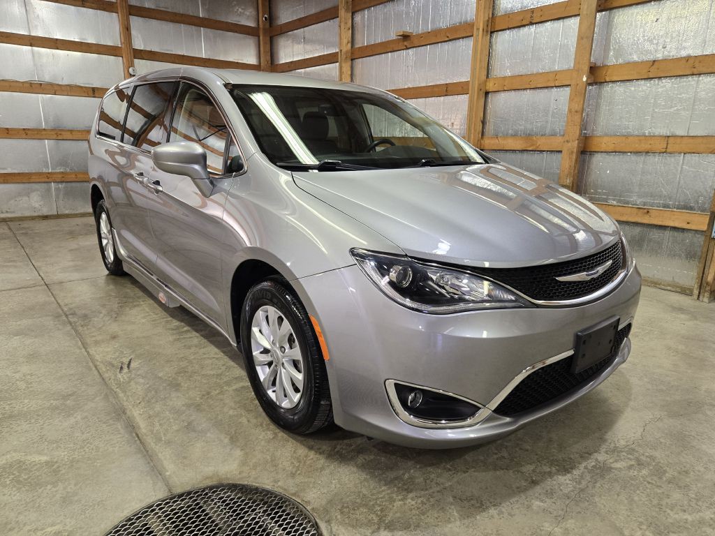 2019 Chrysler Pacifica Image 3