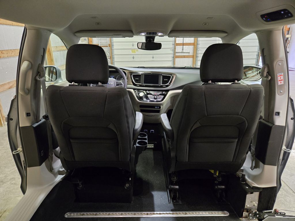 2019 Chrysler Pacifica Image 18