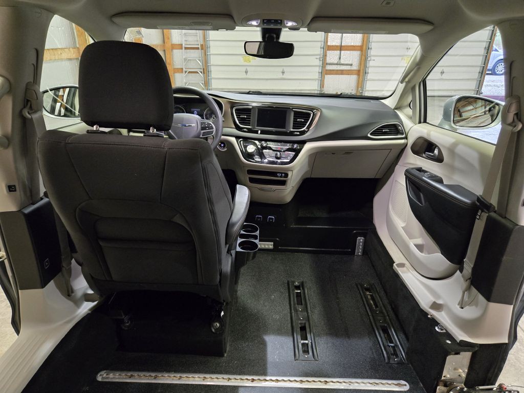 2019 Chrysler Pacifica Image 19