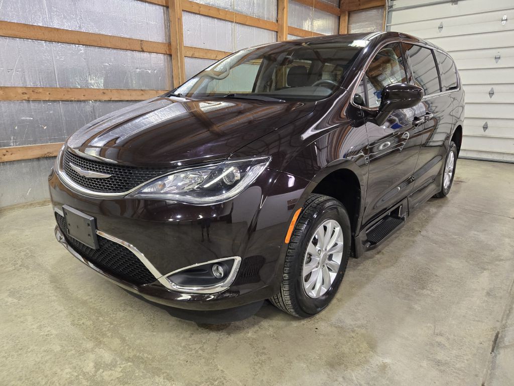 2018 Chrysler Pacifica Image 5