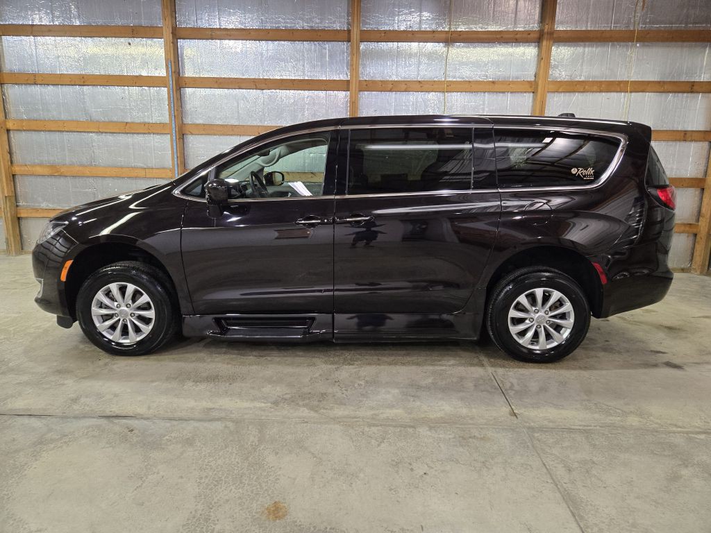 2018 Chrysler Pacifica Image 6