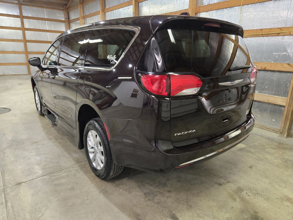 2018 Chrysler Pacifica Image 7